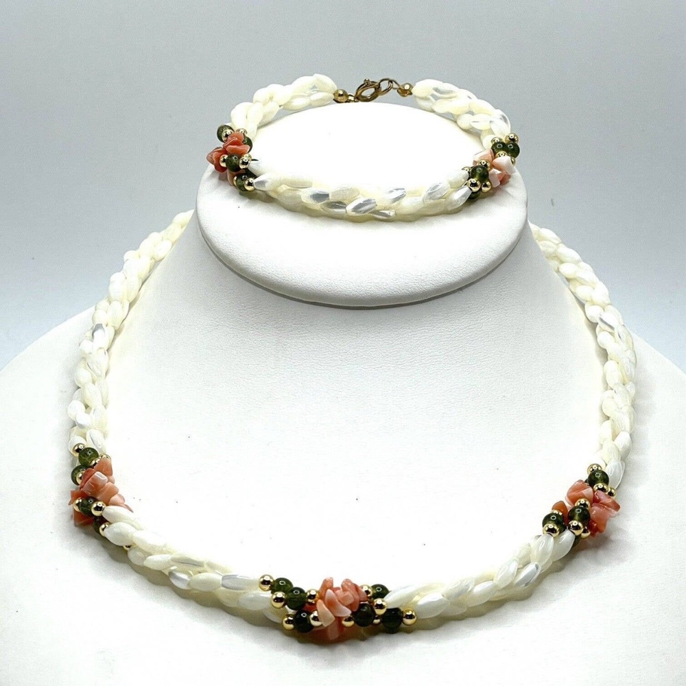 NWT Mother of pearl Angel skin coral Jade chip bead set of necklace & bracelet